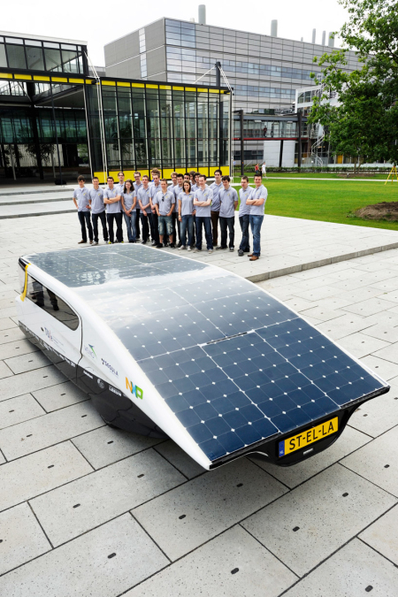 stella-worlds-first-solar-powered-family-car09